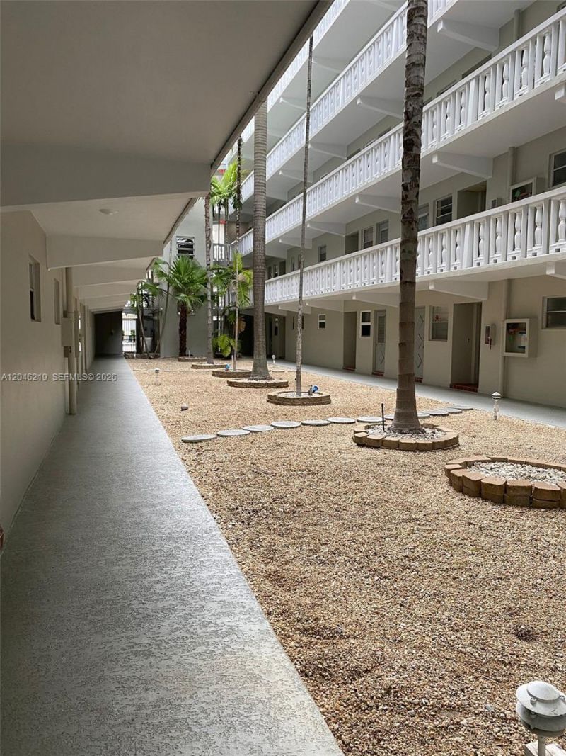 330 SE 2nd St , Unit 403F, Hallandale Beach, FL 33009 Photo