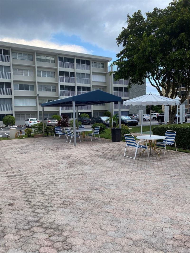 330 SE 2nd St , Unit 403F, Hallandale Beach, FL 33009 Photo