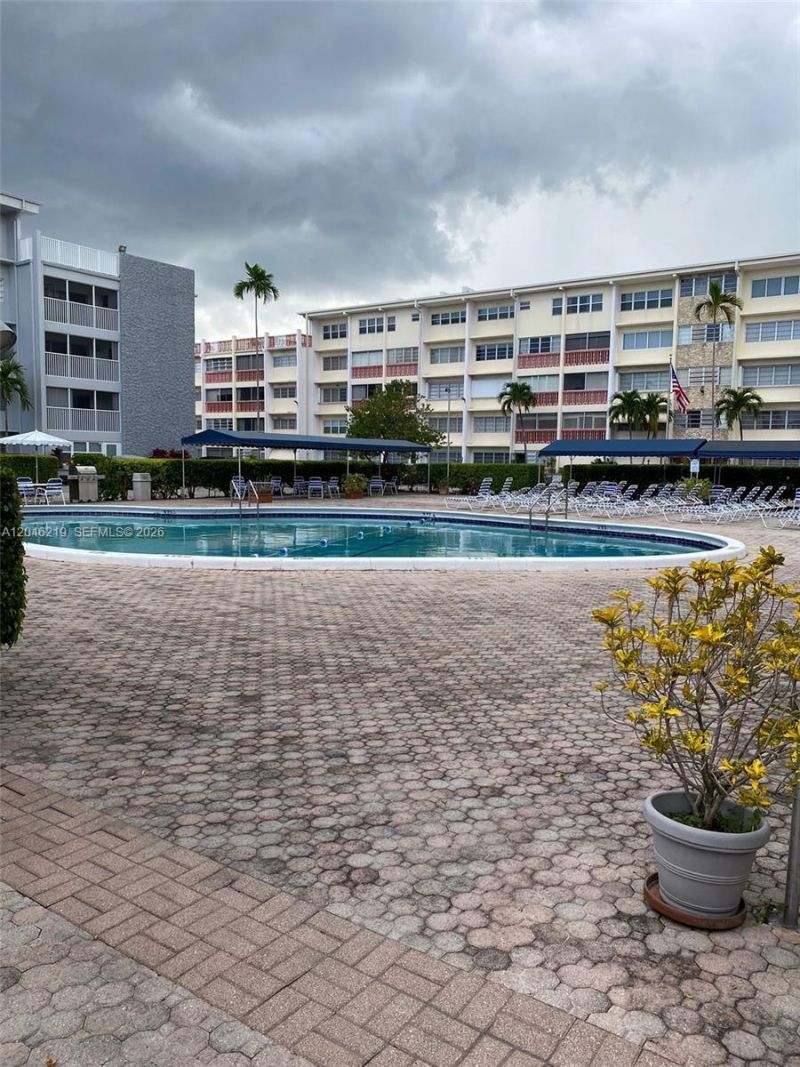 330 SE 2nd St , Unit 403F, Hallandale Beach, FL 33009 Photo