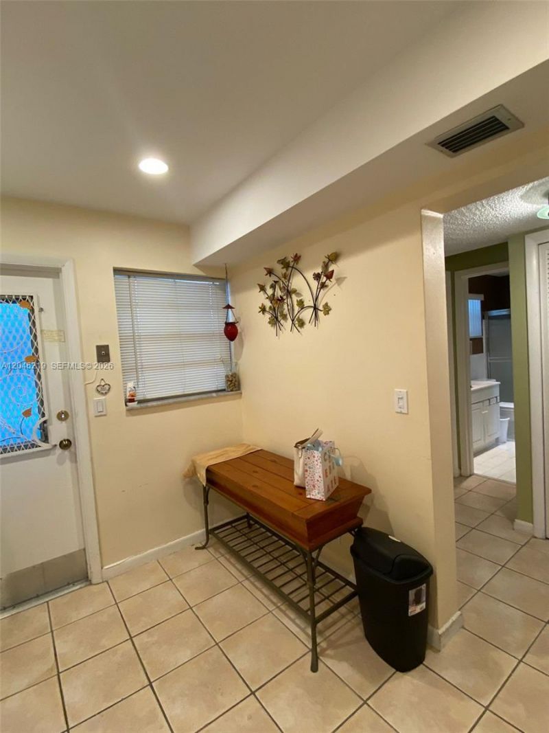 330 SE 2nd St , Unit 403F, Hallandale Beach, FL 33009 Photo