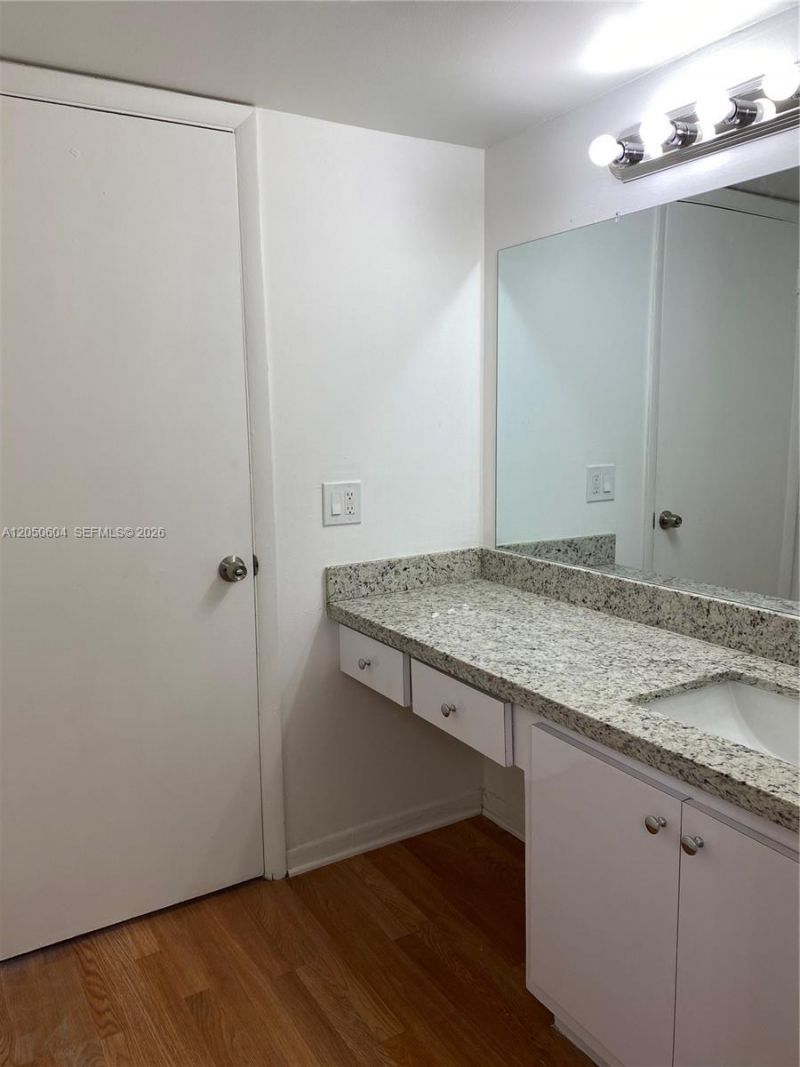 486 NW 165th St Rd , Unit B-307, Miami, FL 33169 Photo