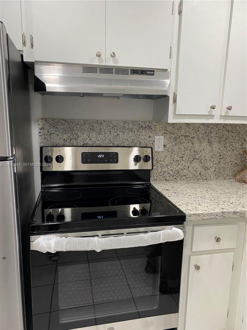 486 NW 165th St Rd , Unit B-307, Miami, FL 33169 Photo