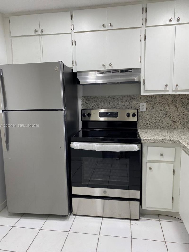 486 NW 165th St Rd , Unit B-307, Miami, FL 33169 Photo