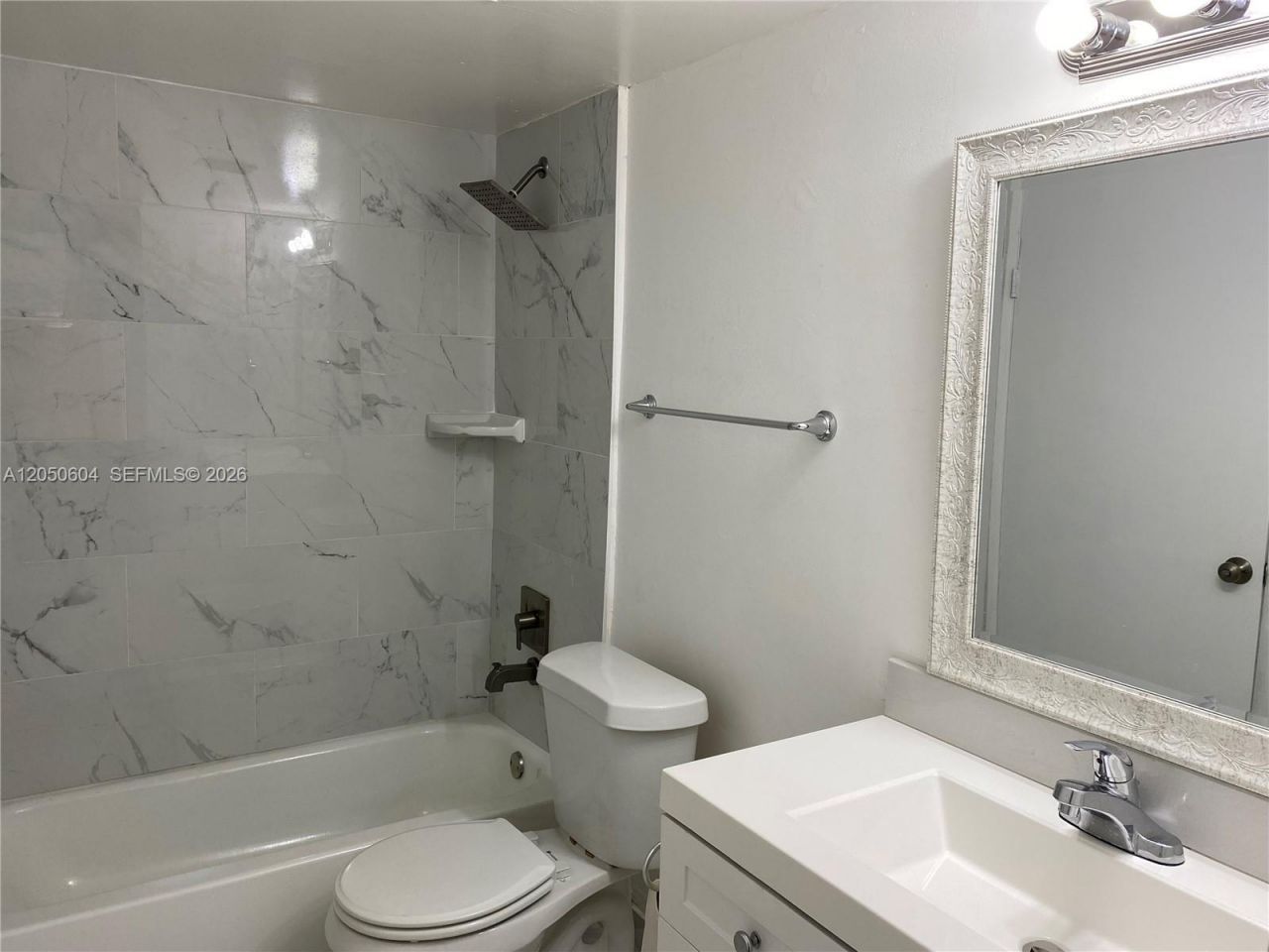 486 NW 165th St Rd , Unit B-307, Miami, FL 33169 Photo