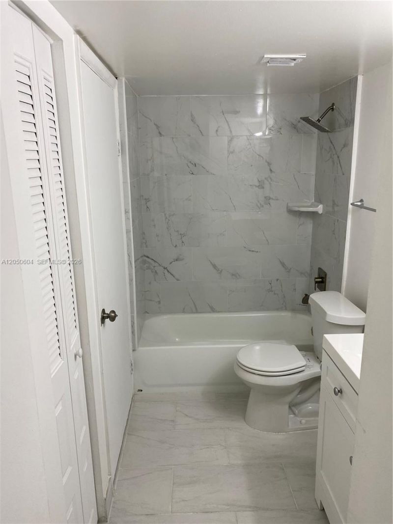 486 NW 165th St Rd , Unit B-307, Miami, FL 33169 Photo