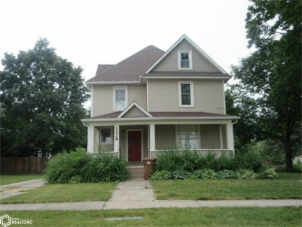 1228 1/2 Main Street, Grinnell, IA 50112