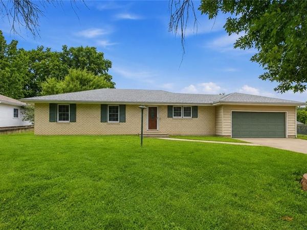 108 SW 20th Terrace, Oak Grove, MO 64075