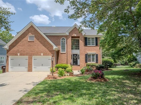 3221 Peninsula Drive , Jamestown, NC 27282