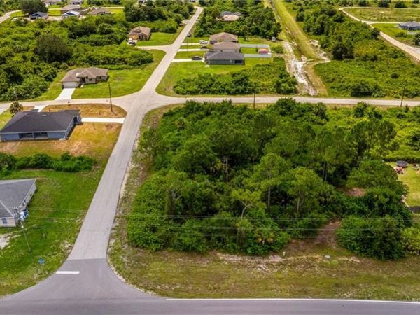 560/562 Alabama RD S, LEHIGH ACRES, FL 33974