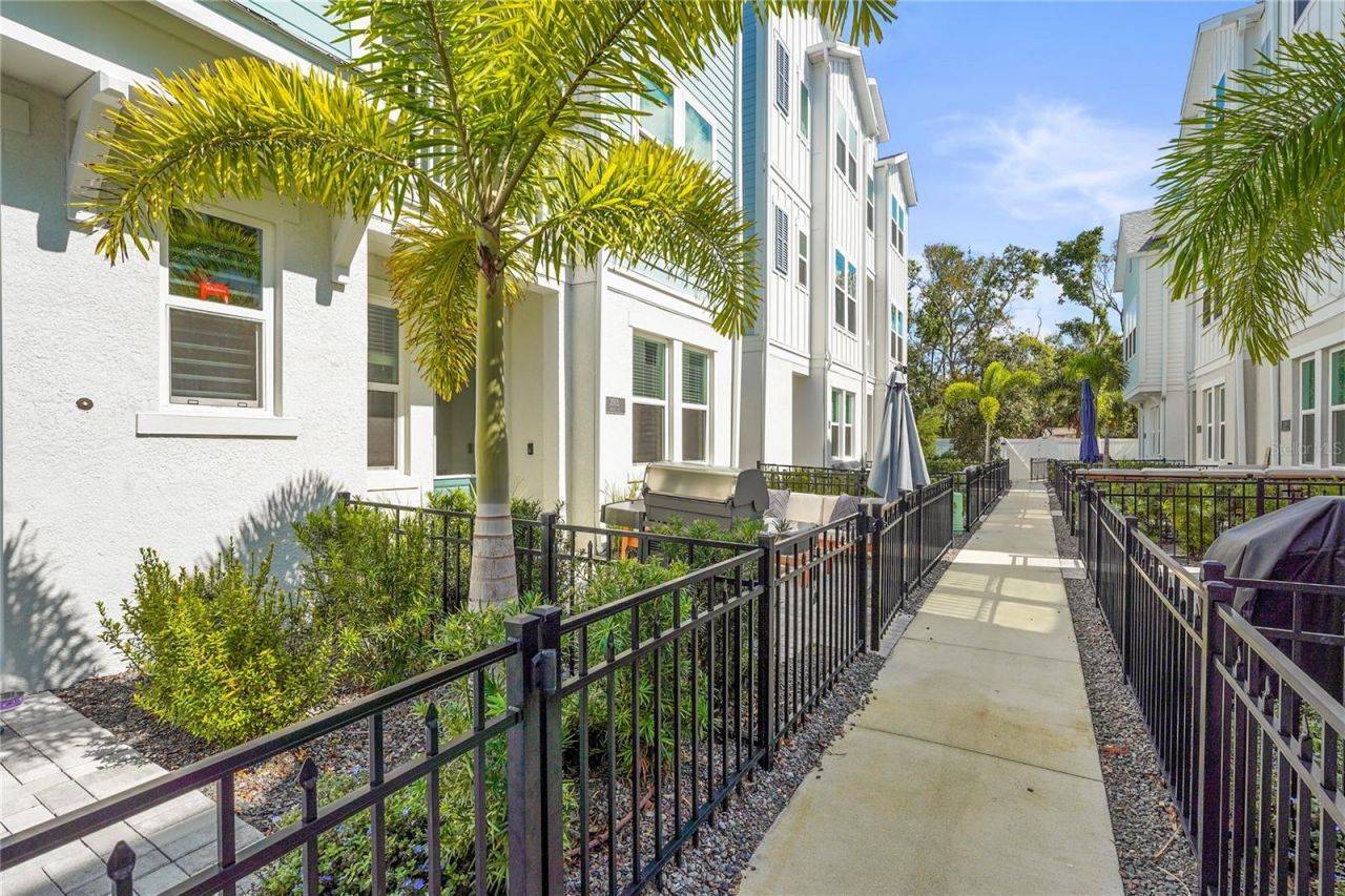 2505 Boone Court , Sarasota, FL 34237 Photo