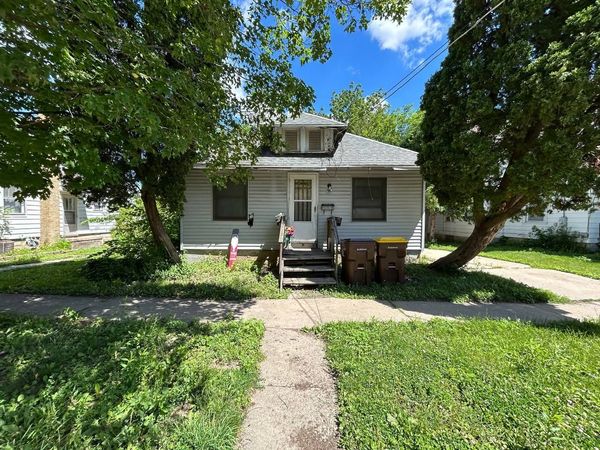 244 W Homer Street , Freeport, IL 61032