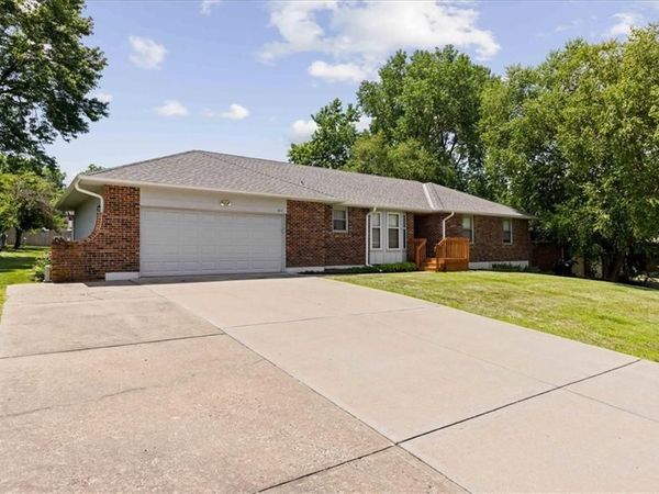 617 W Walnut Street, Raymore, MO 64083