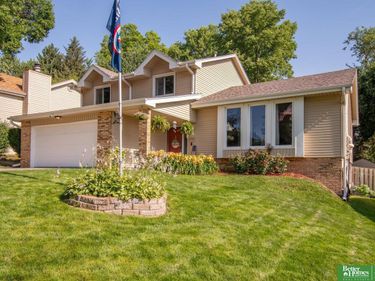 3718 Burr Oak Drive, Bellevue, NE 68123