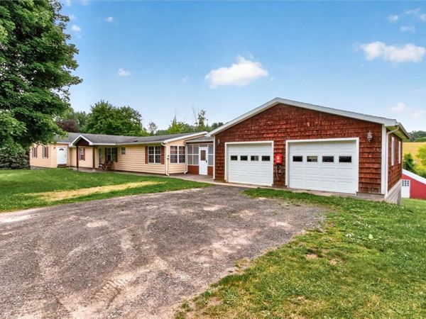 2060 Vanauken Rd , Newark, NY 14513