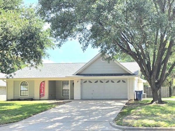 703 Aspen Incline Drive, Hewitt, TX 76643