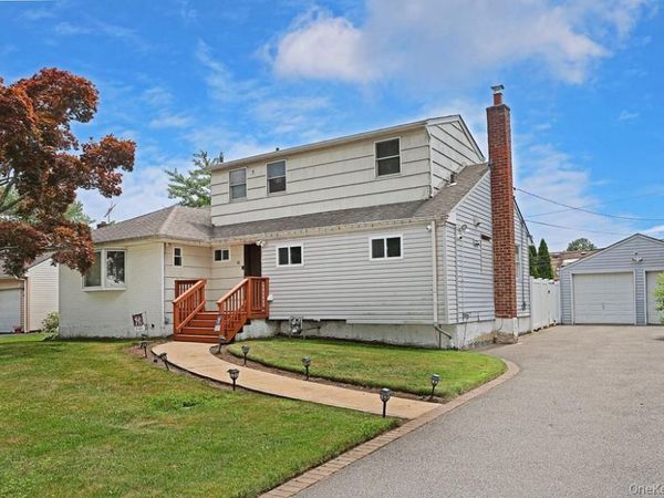 41 Cambria Road, Syosset, NY 11791