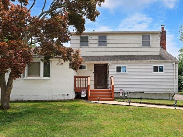 41 Cambria Road, Syosset, NY 11791