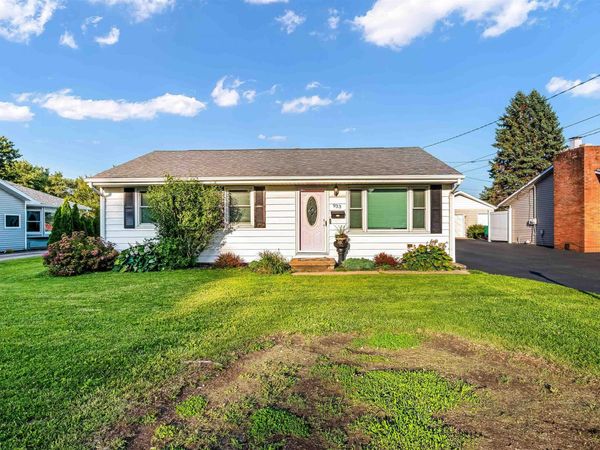 933 OLIVE Street, Galesburg, IL 61401