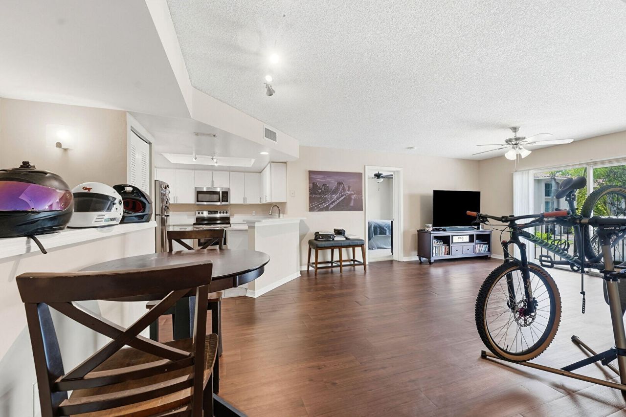 4159 N Haverhill Road, Unit 1304, West Palm Beach, FL 33417 Photo