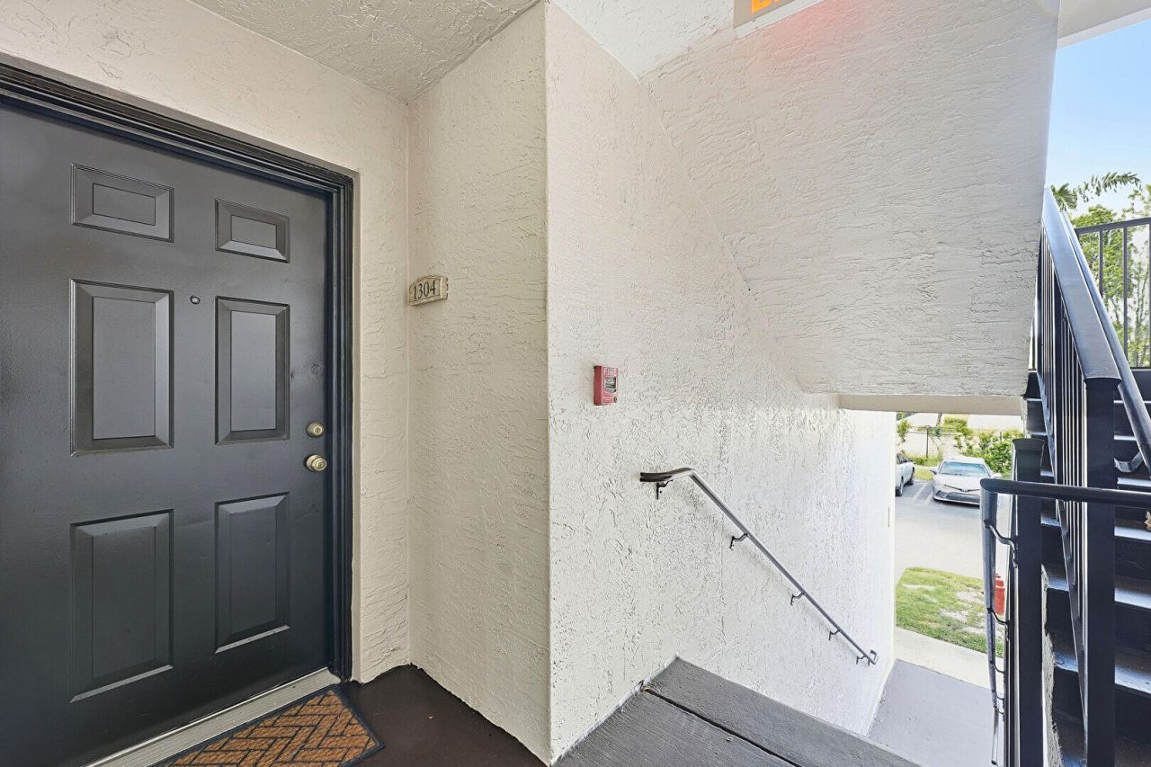 4159 N Haverhill Road, Unit 1304, West Palm Beach, FL 33417 Photo