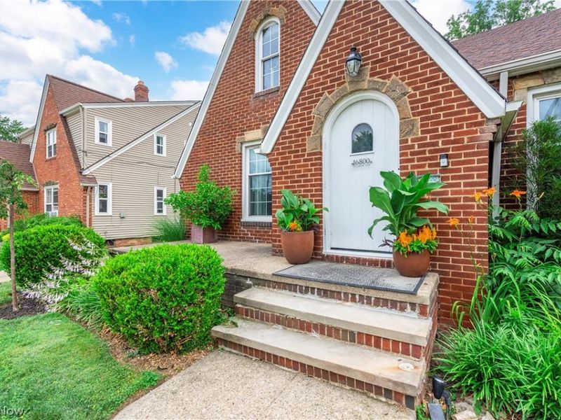 16800 Pilgrim Avenue, Cleveland, OH 44111 Photo 2