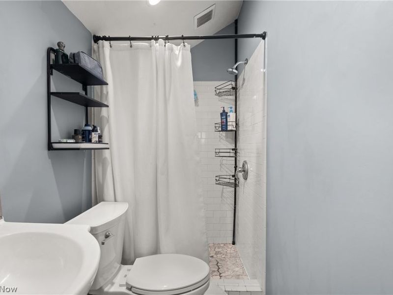 16800 Pilgrim Avenue, Cleveland, OH 44111 Photo 33