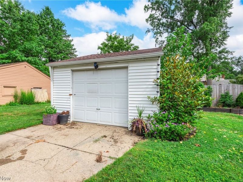 16800 Pilgrim Avenue, Cleveland, OH 44111 Photo 9