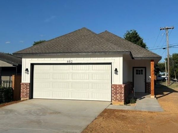 602 N 7TH Street, Midlothian, TX 76065