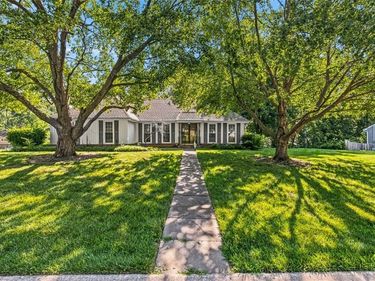 6809 N Agnes Avenue, Gladstone, MO 64119
