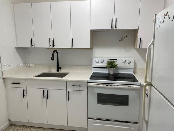 142 SW 18th Ave , Unit 19, Miami, FL 33135