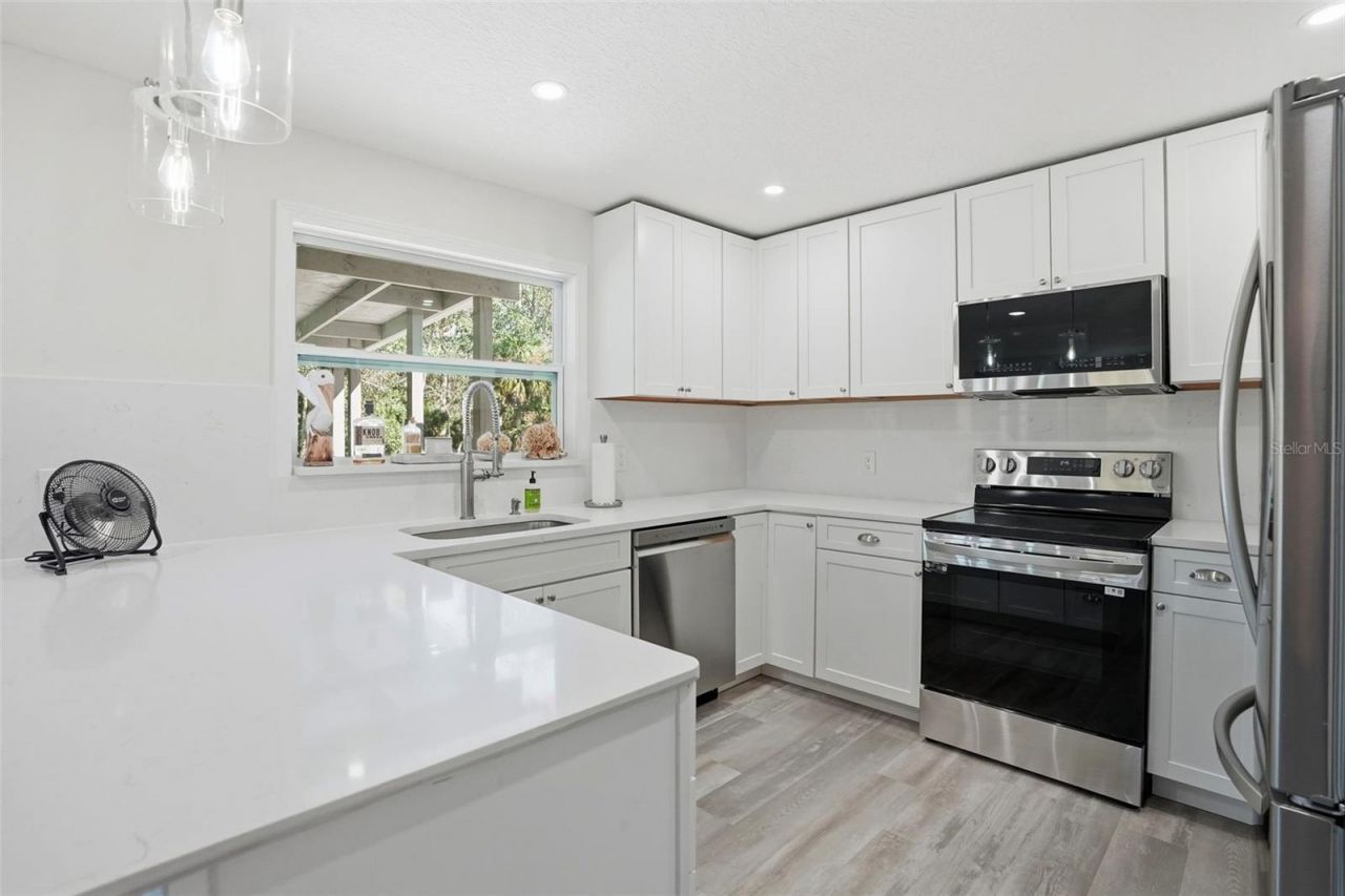 7266 Tropical Drive , Weeki Wachee, FL 34607 Photo