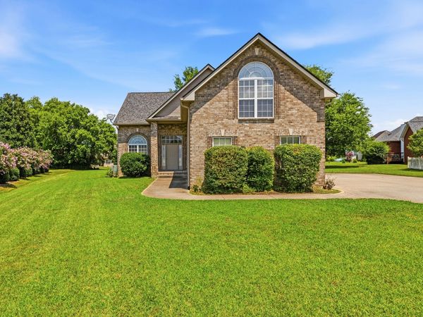 155 Brightstar Ct, Gallatin, TN 37066