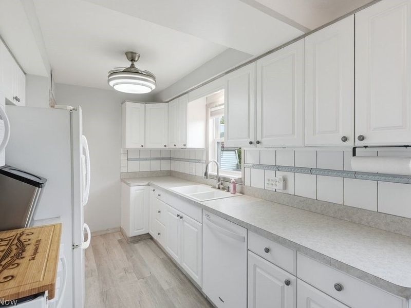 30426 Thomas Street, Willowick, OH 44095 Photo 7