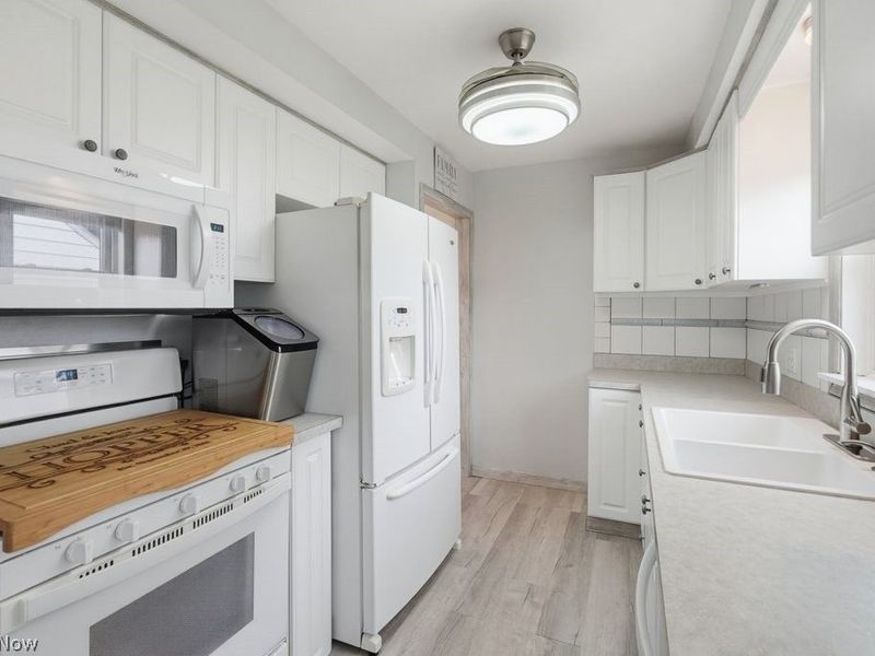 30426 Thomas Street, Willowick, OH 44095 Photo 8