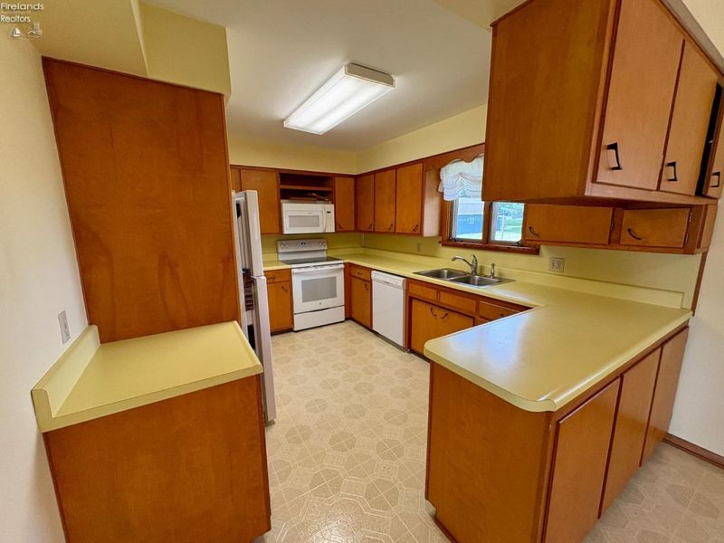 517 Buckeye Drive, Attica, OH 44807 Photo 11