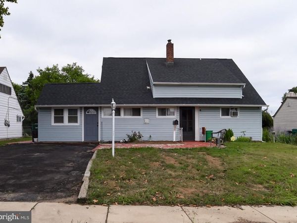 34 RED MAPLE LANE , LEVITTOWN, PA 19055