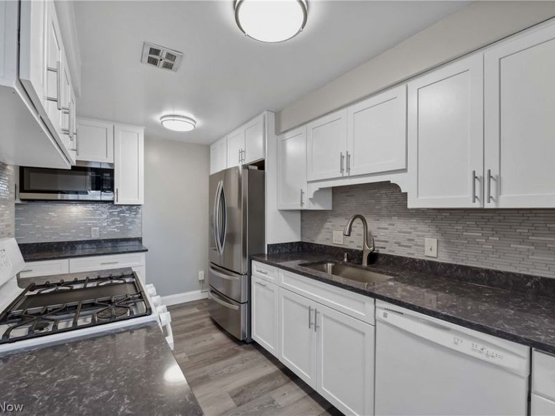 12900 Lake Avenue, Unit 626, Lakewood, OH 44107 Photo 16