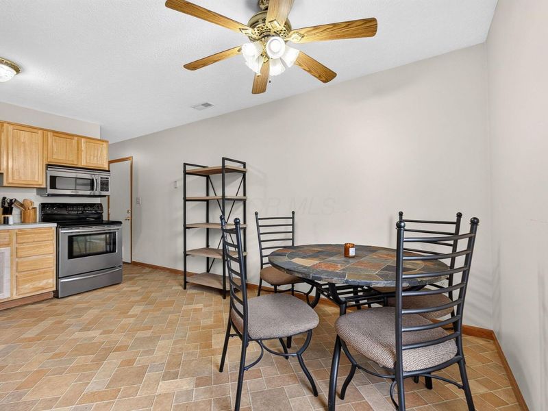 3885 Farm Brook Lane, Columbus, OH 43204 Photo 11