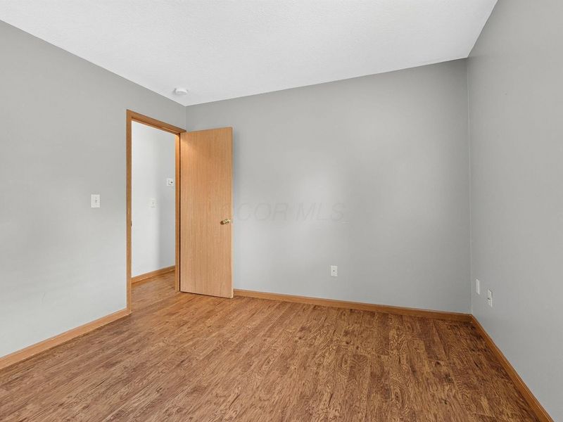 3885 Farm Brook Lane, Columbus, OH 43204 Photo 17
