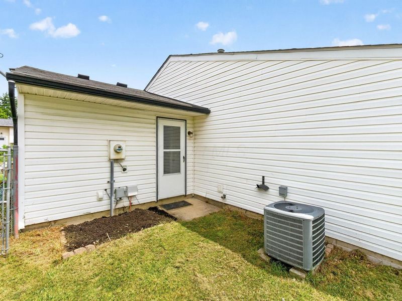 3885 Farm Brook Lane, Columbus, OH 43204 Photo 24