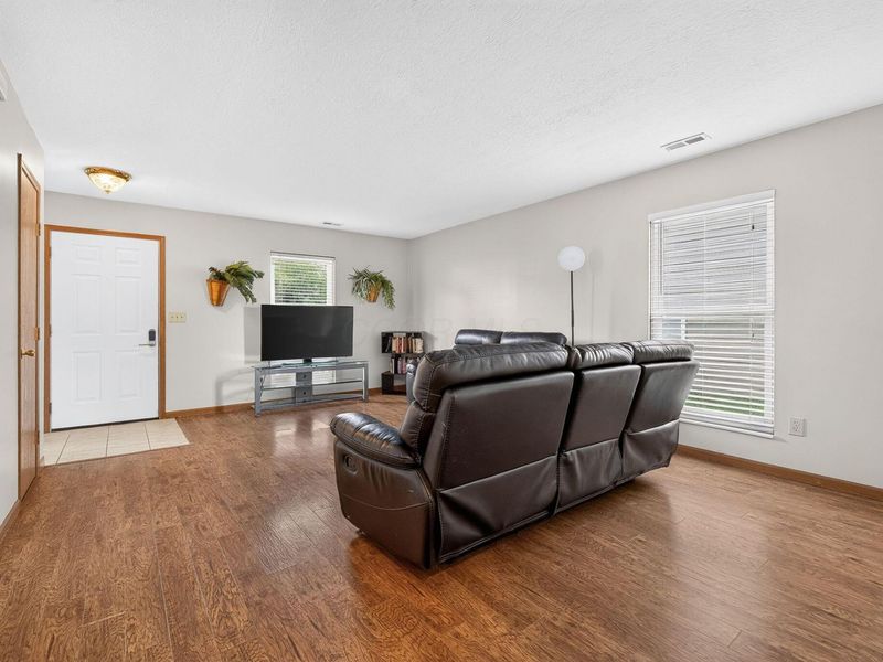 3885 Farm Brook Lane, Columbus, OH 43204 Photo 7