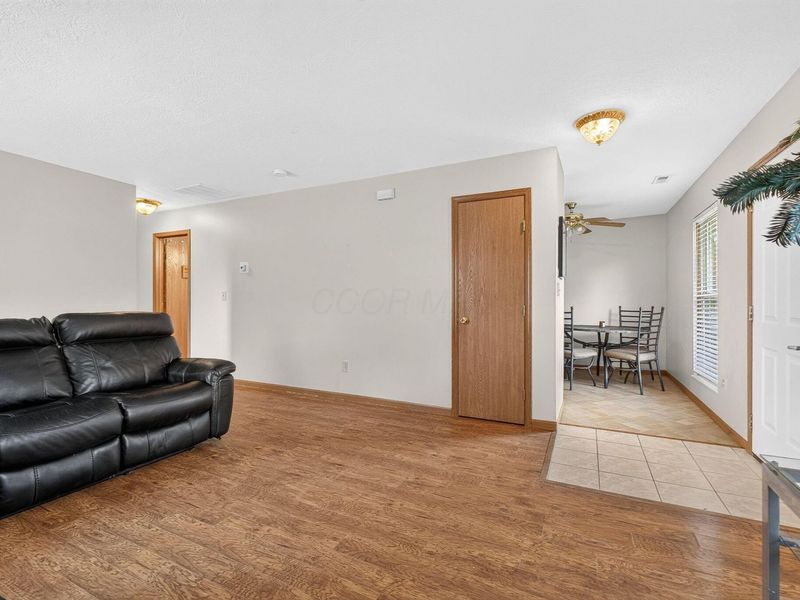 3885 Farm Brook Lane, Columbus, OH 43204 Photo 8