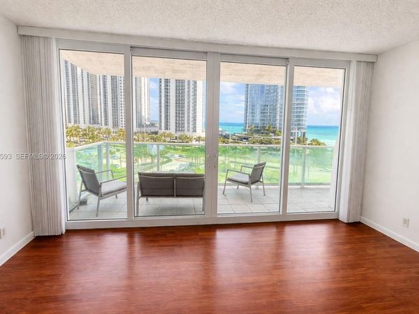 100 Bayview Dr , Unit 911, Sunny Isles Beach, FL 33160