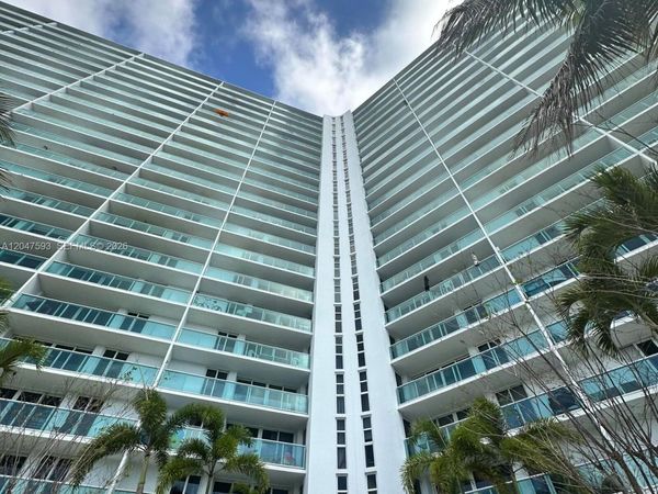 100 Bayview Dr, Unit 911, Sunny Isles Beach, FL 33160