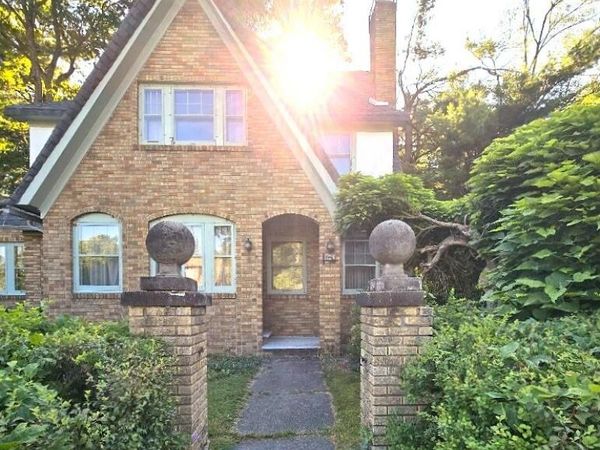 1124 Ashley Drive, Kalamazoo, MI 49048