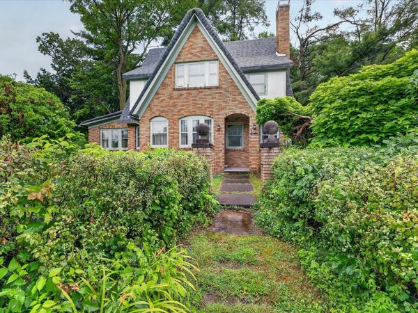 1124 Ashley Drive, Kalamazoo, MI 49048