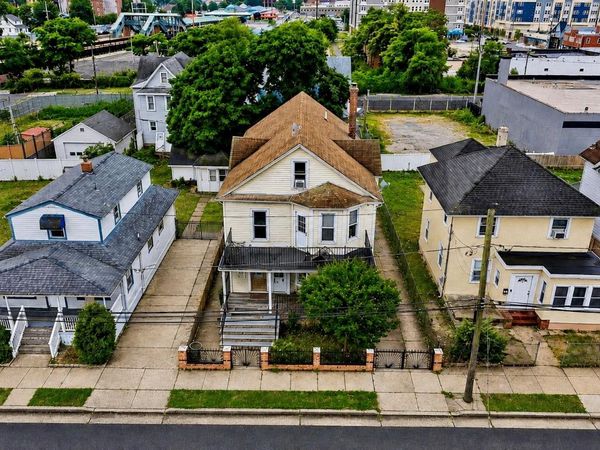22 Kendig Place , Hempstead, NY 11550