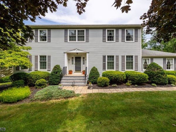 31 Stratfordshire Dr, Vernon, NJ 07461
