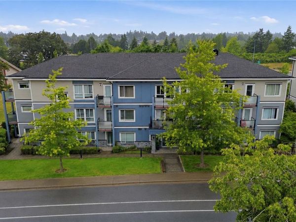 4050 Douglas St, Unit #203, Saanich, BC V8X 0A5
