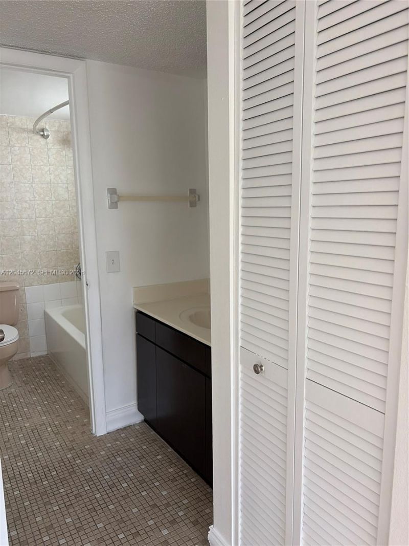 1150 Collins Ave , Unit 404, Miami Beach, FL 33139 Photo